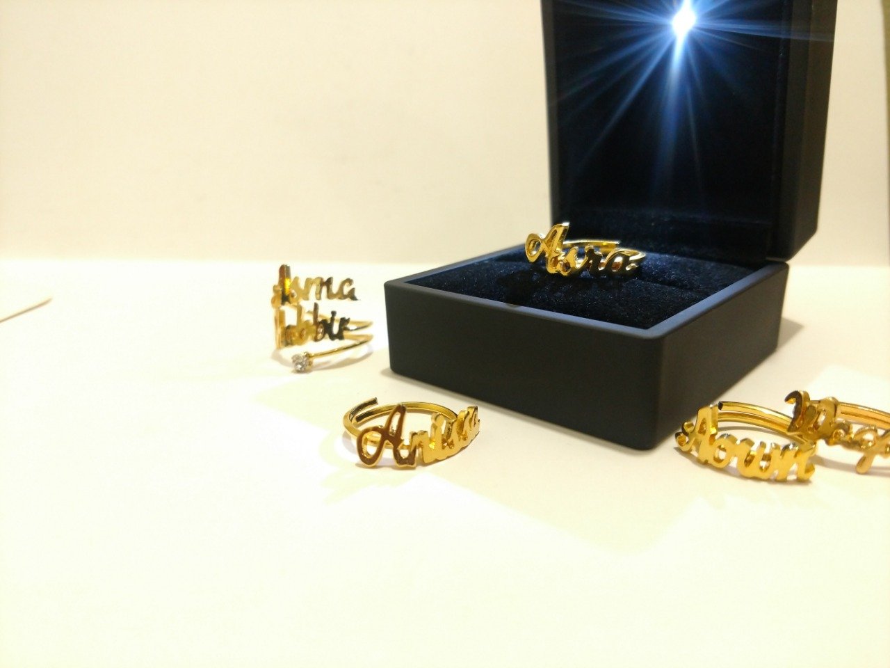 Name Necklace with Crown and heartline– Namely