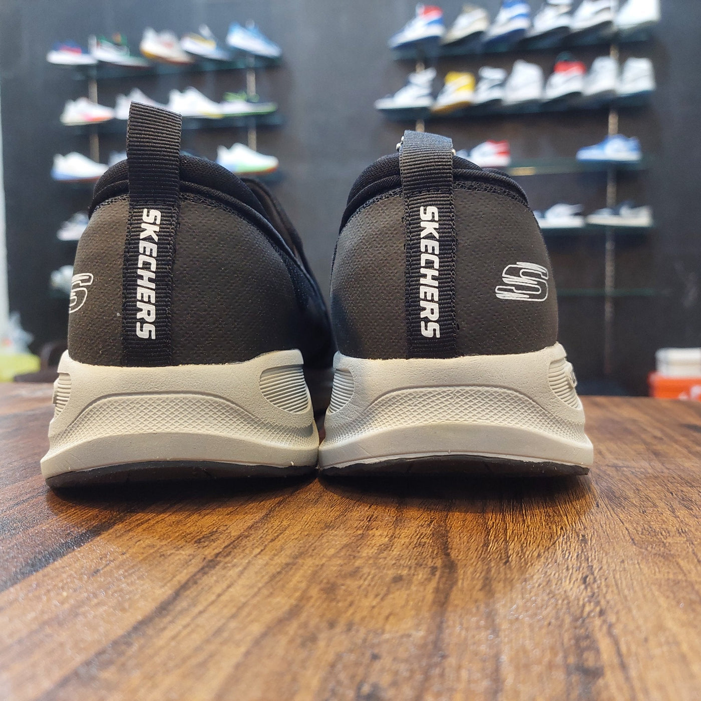 Sketcher Banlin Ultra Go-Goodyear Sole "Black White"